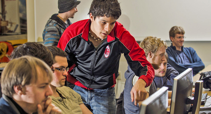 Photo: Students collaborating in computer lab